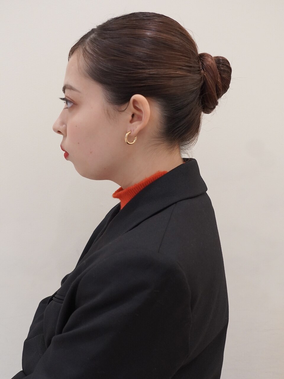 シンプルでタイトなアップスタイル