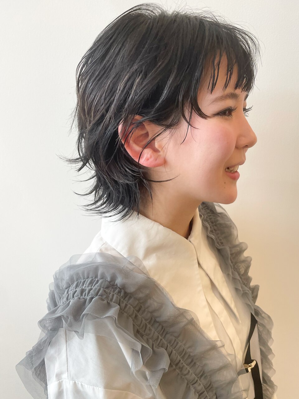 暗めカラーミニウルフくびれヘア大人ガーリー黒髪