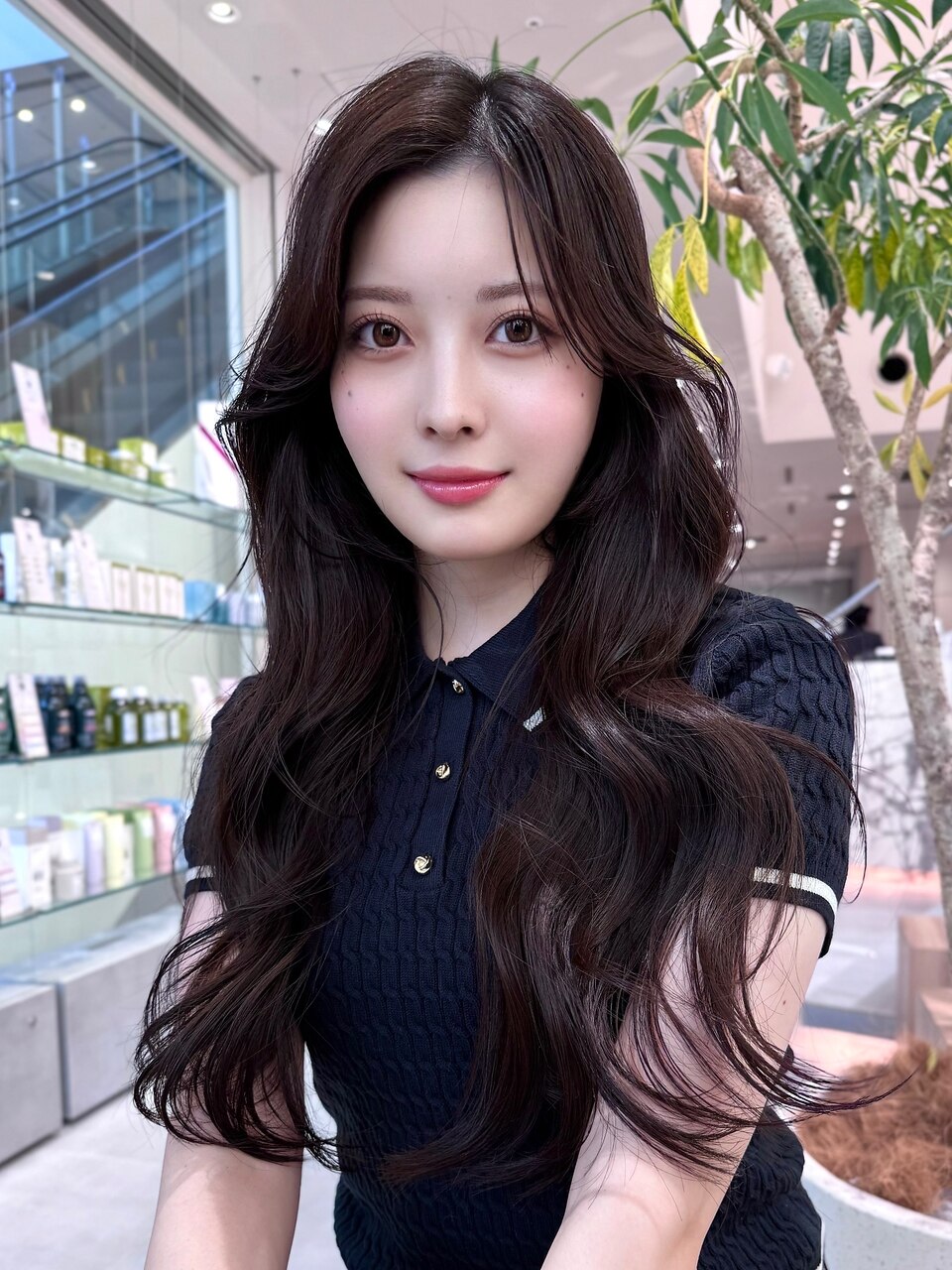 前髪なし黒髪韓国風ロングウェーブ似合わせカット