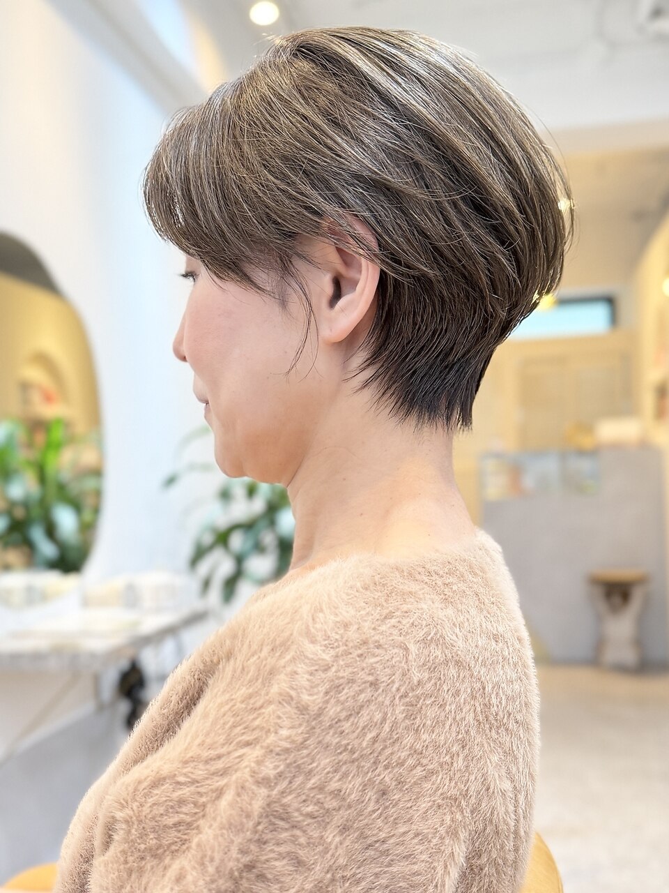 40代50代60代ひし形くびれ美しい★ショートオリーブグレージュ