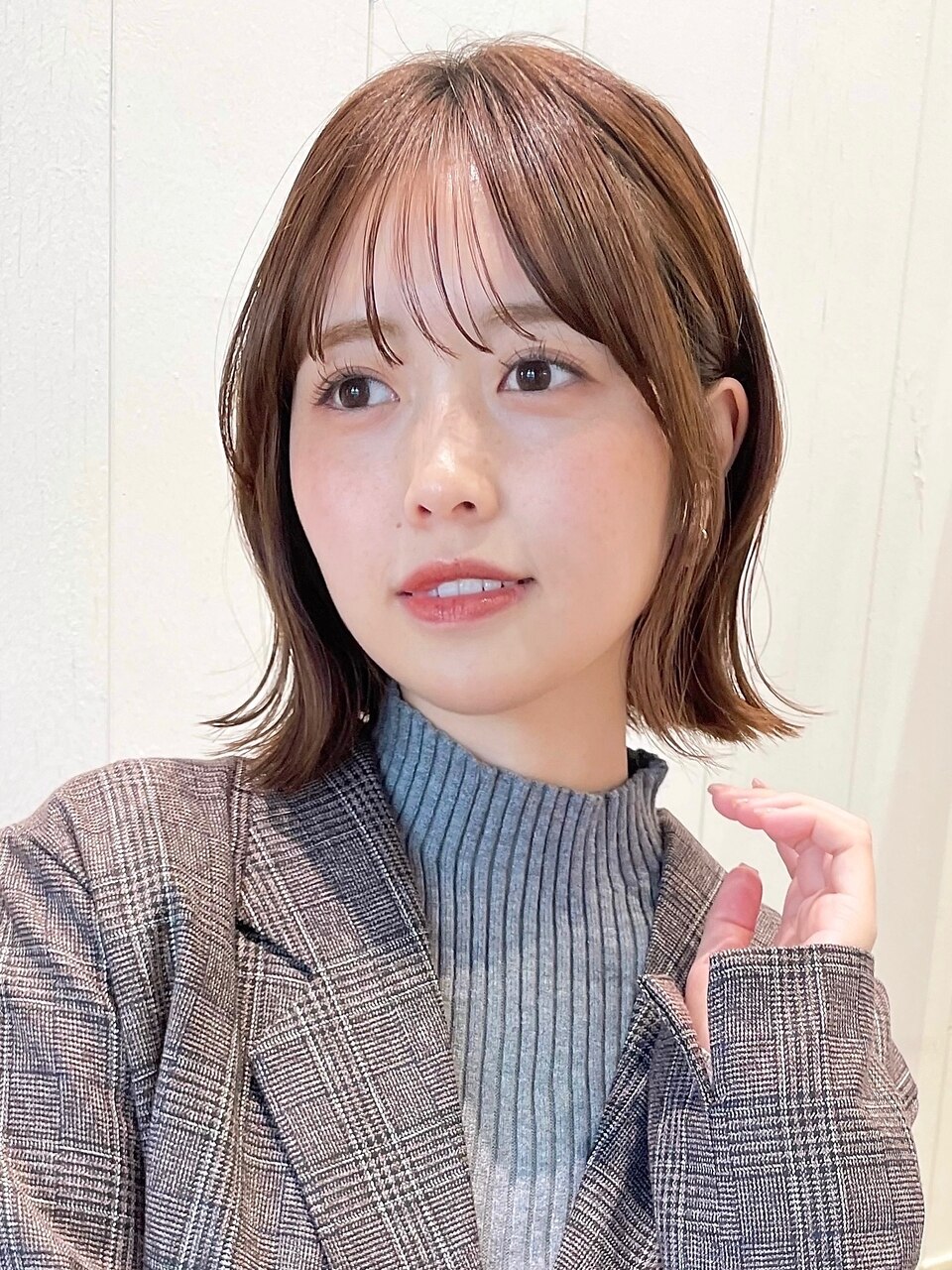 ぱつっとボブ 外ハネ シースルーバング顔周り おくれ毛