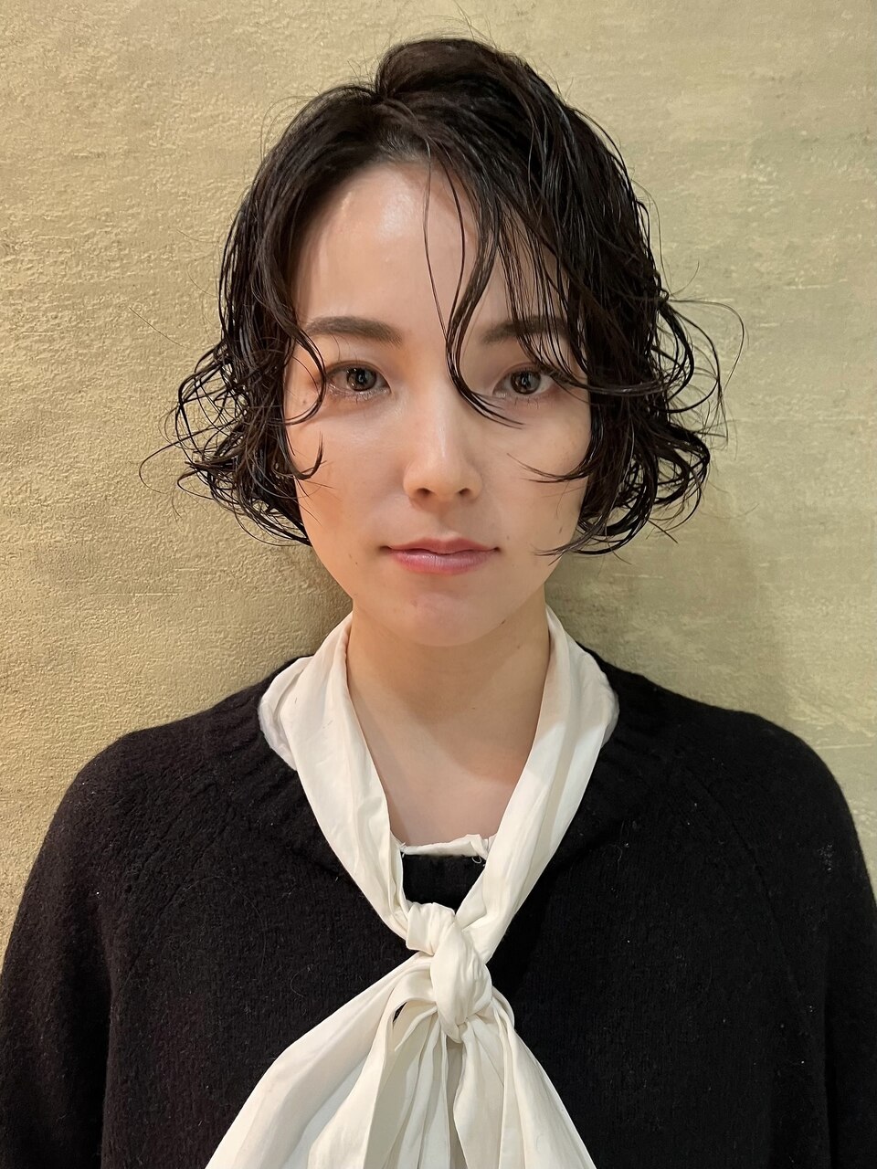 黒髪ボブパーマ　イメチェン小顔ウェーブヘア