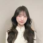 オリーブグレージュ × ふんわりレイヤーカット