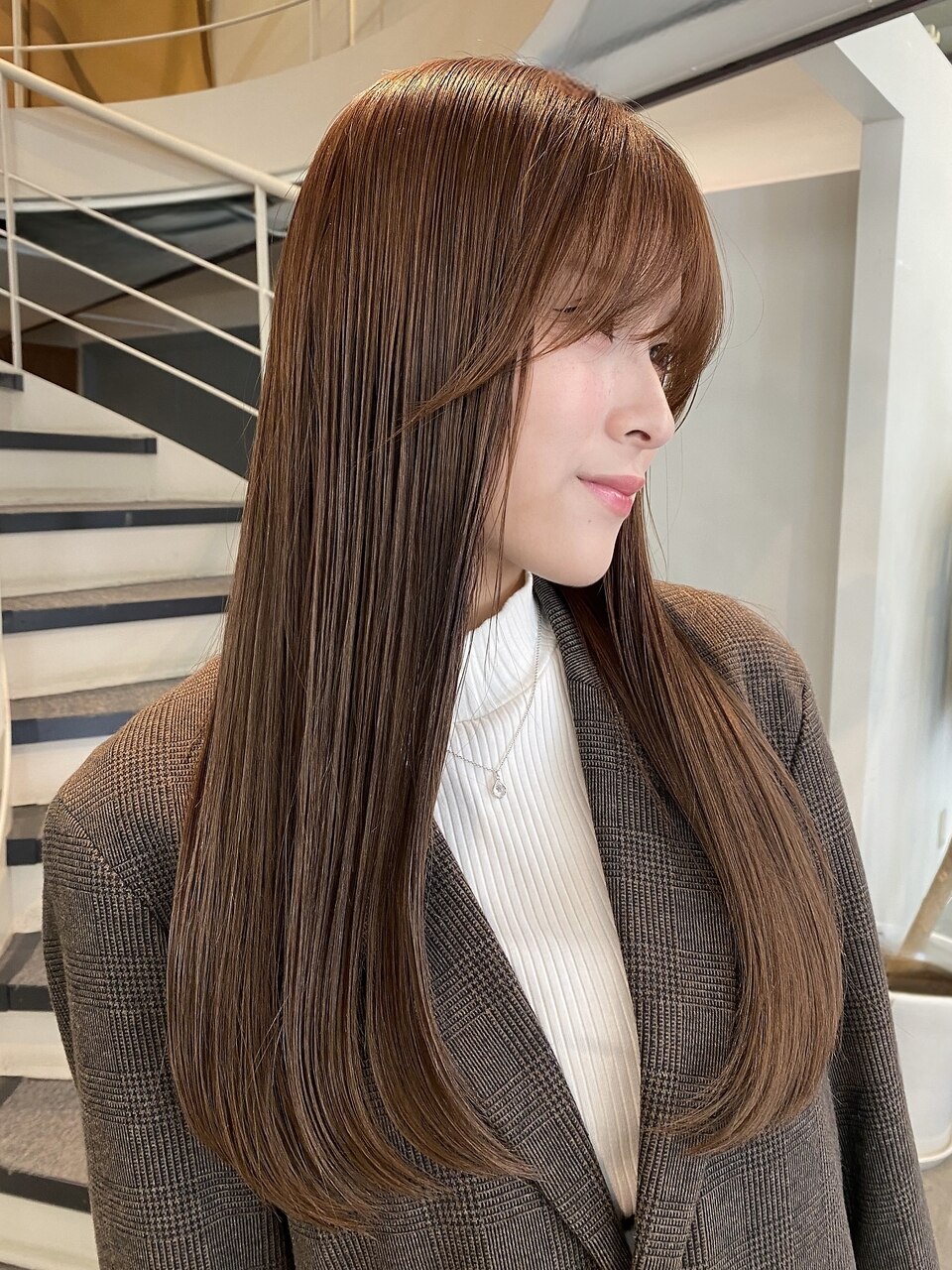 ロングヘアストレートパーマ髪質改善ナチュラルブラウン艶髪