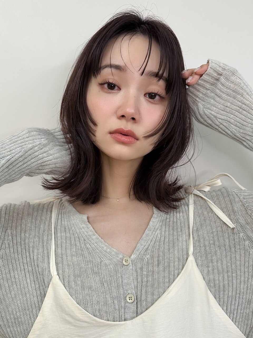 韓国風大人可愛いくびれミディレイヤーカット艶ブラウンカラー