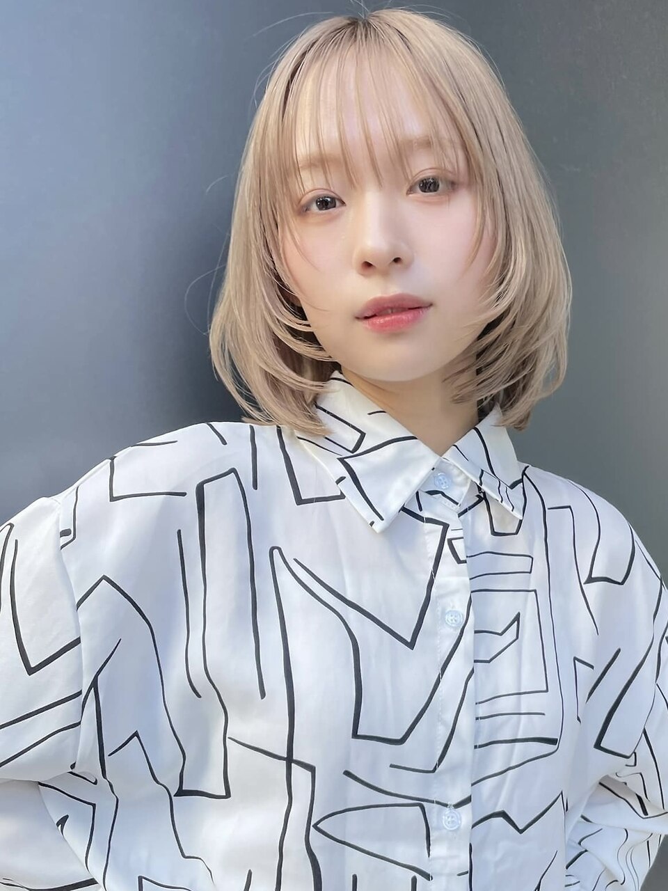 ブロンドベージュ フェイスレイヤーボブ レイヤーカット A0411