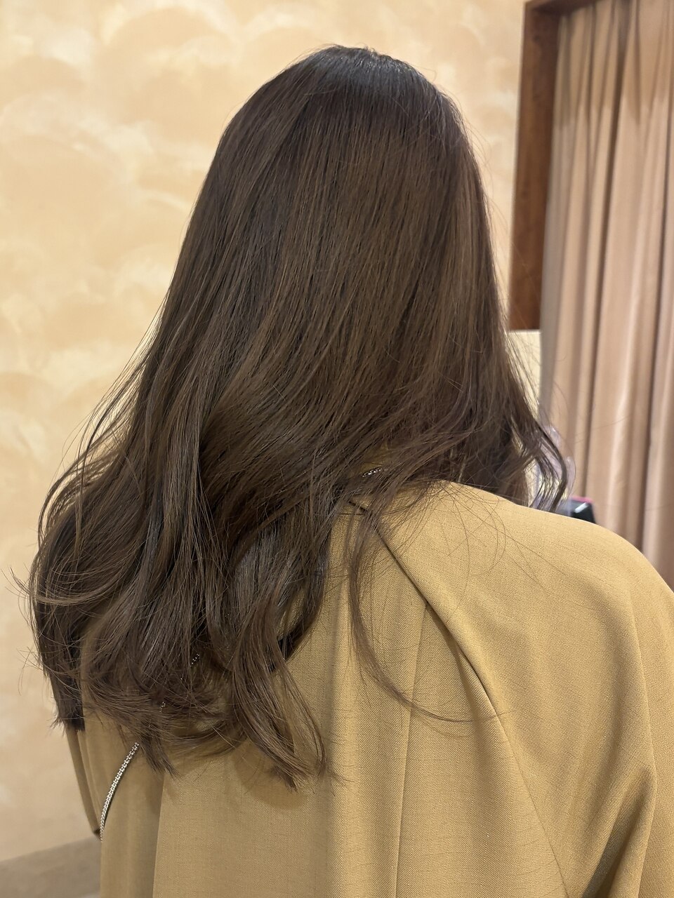 ★モカベージュカラーメッシュハイライトロング巻き髪艶髪銀座