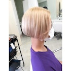 プラチナブロンドボブ