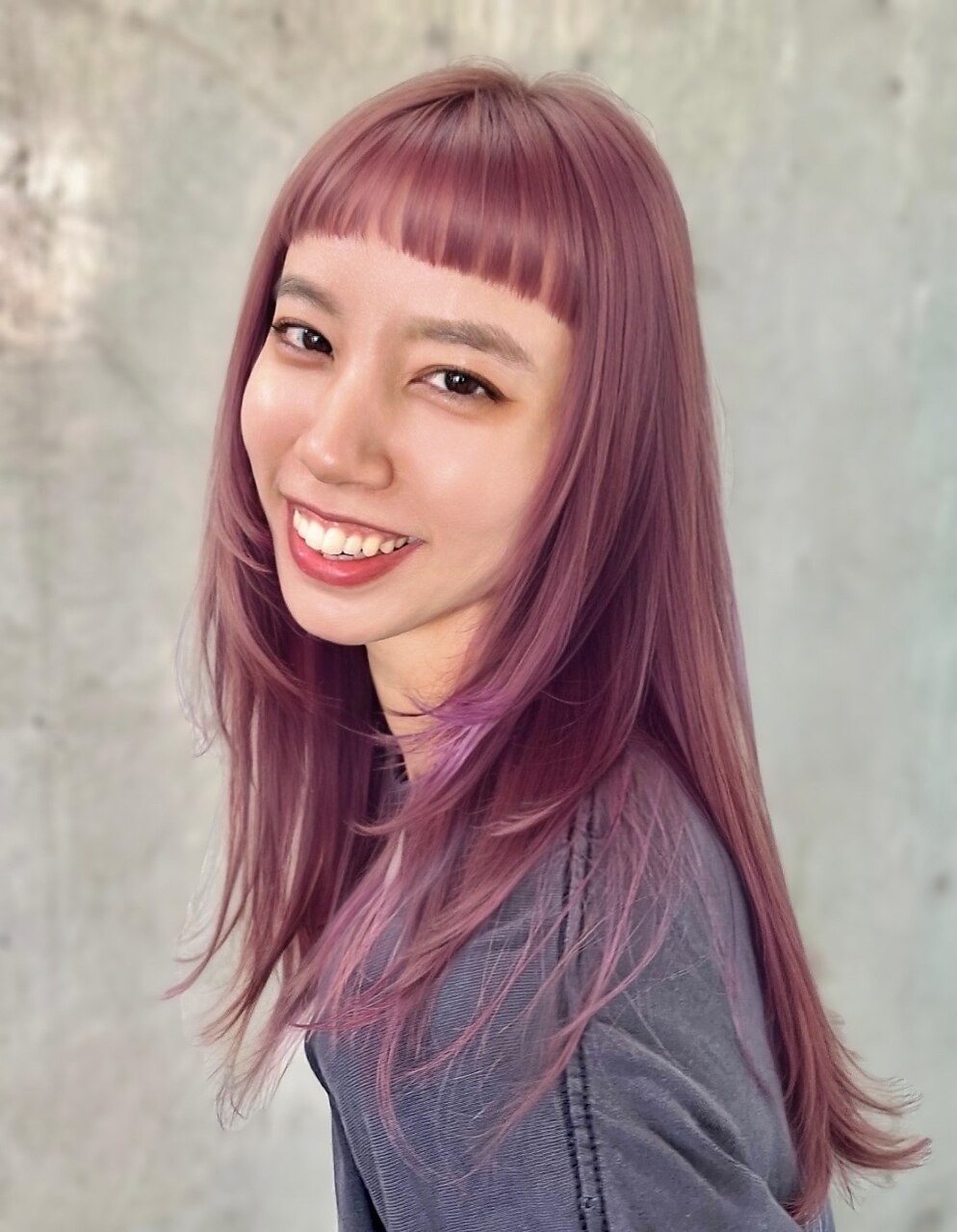 オン眉ロングレイヤーピンクパープル派手髪