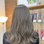 オリーブベージュ