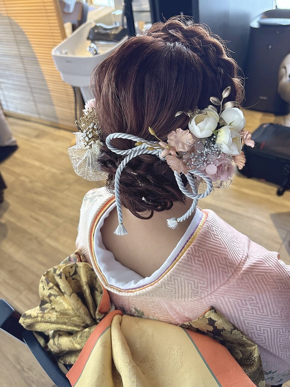 成人式　ヘアセット　まとめ髪　金箔　辻堂