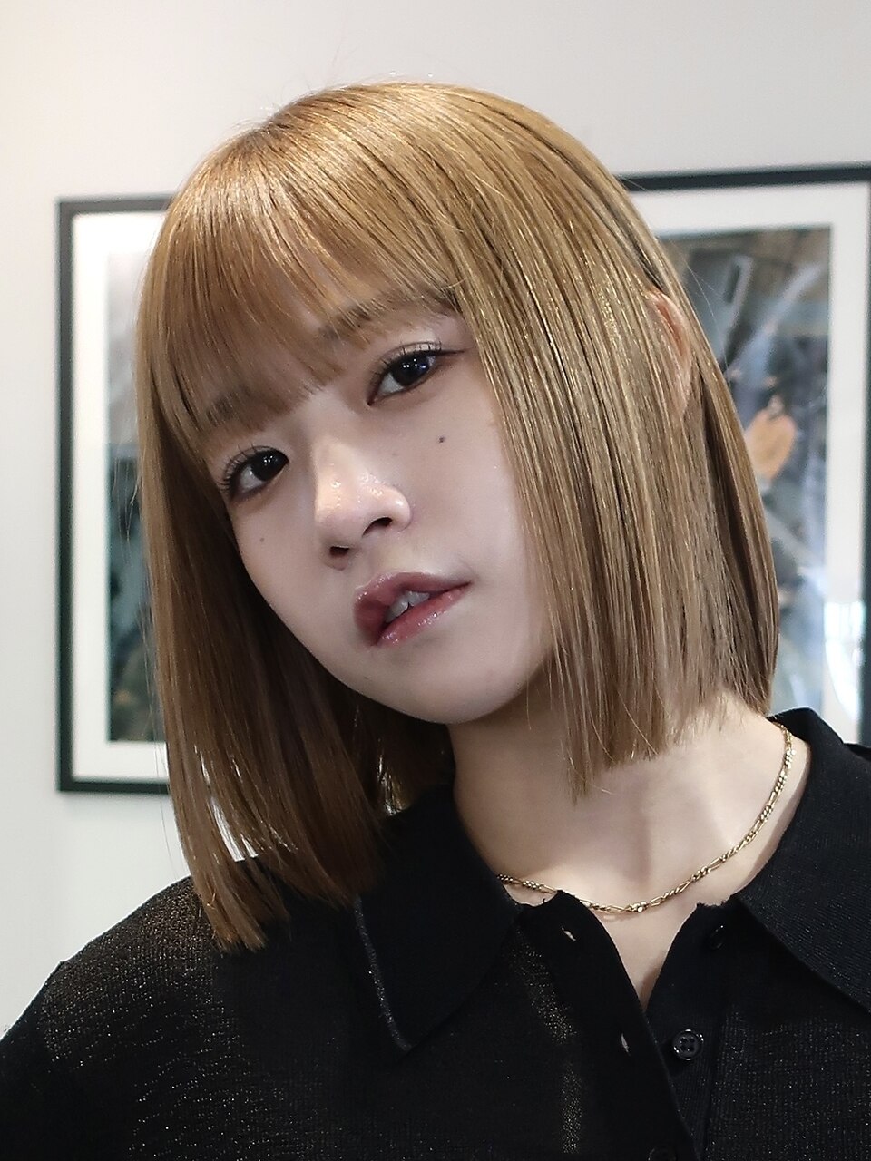 透明感オリーブベージュにぱつっと切りっぱなしボブ！