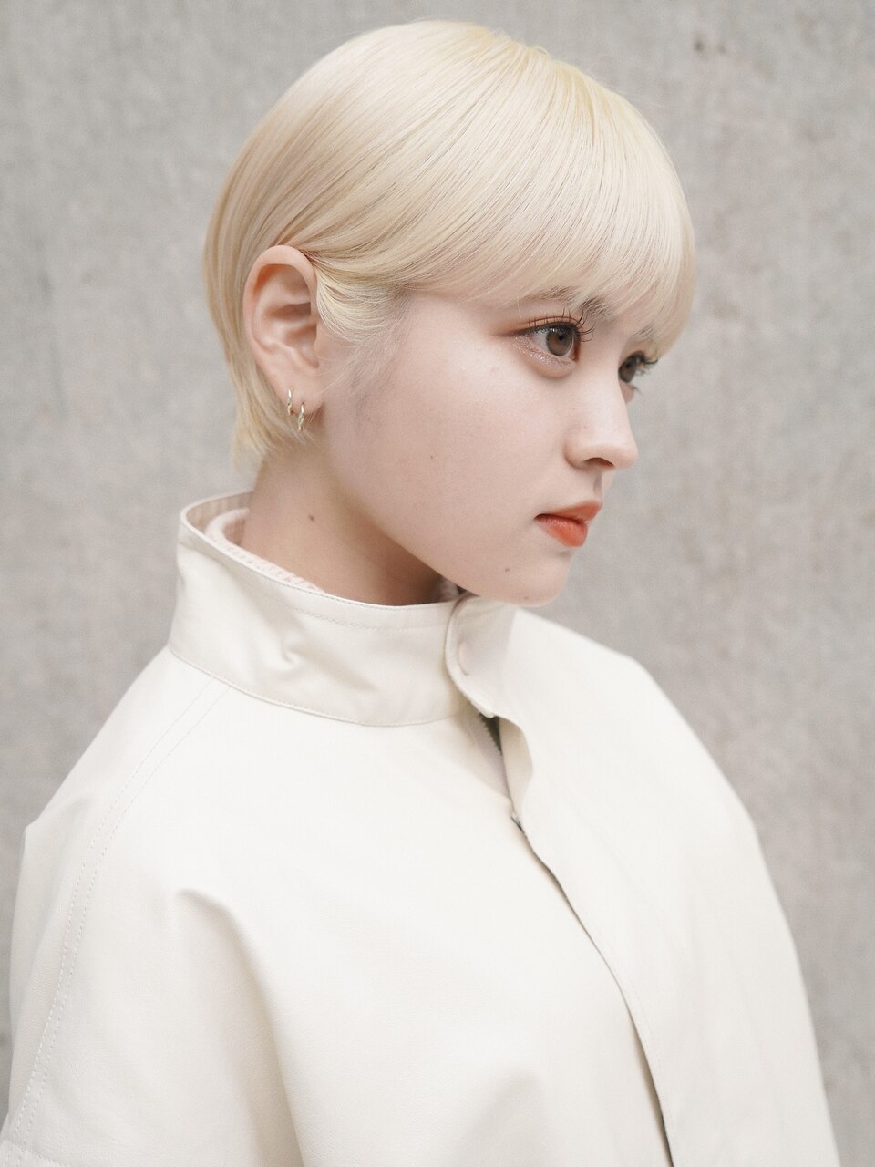 ホワイトブロンド/抜きっぱなしブロンド/金髪ショート/金髪ボブ