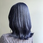 ミディアムボブ×ネイビーブルーカラー