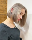ハイトーンカラーと切りっぱなしボブで作るエレガントスタイル