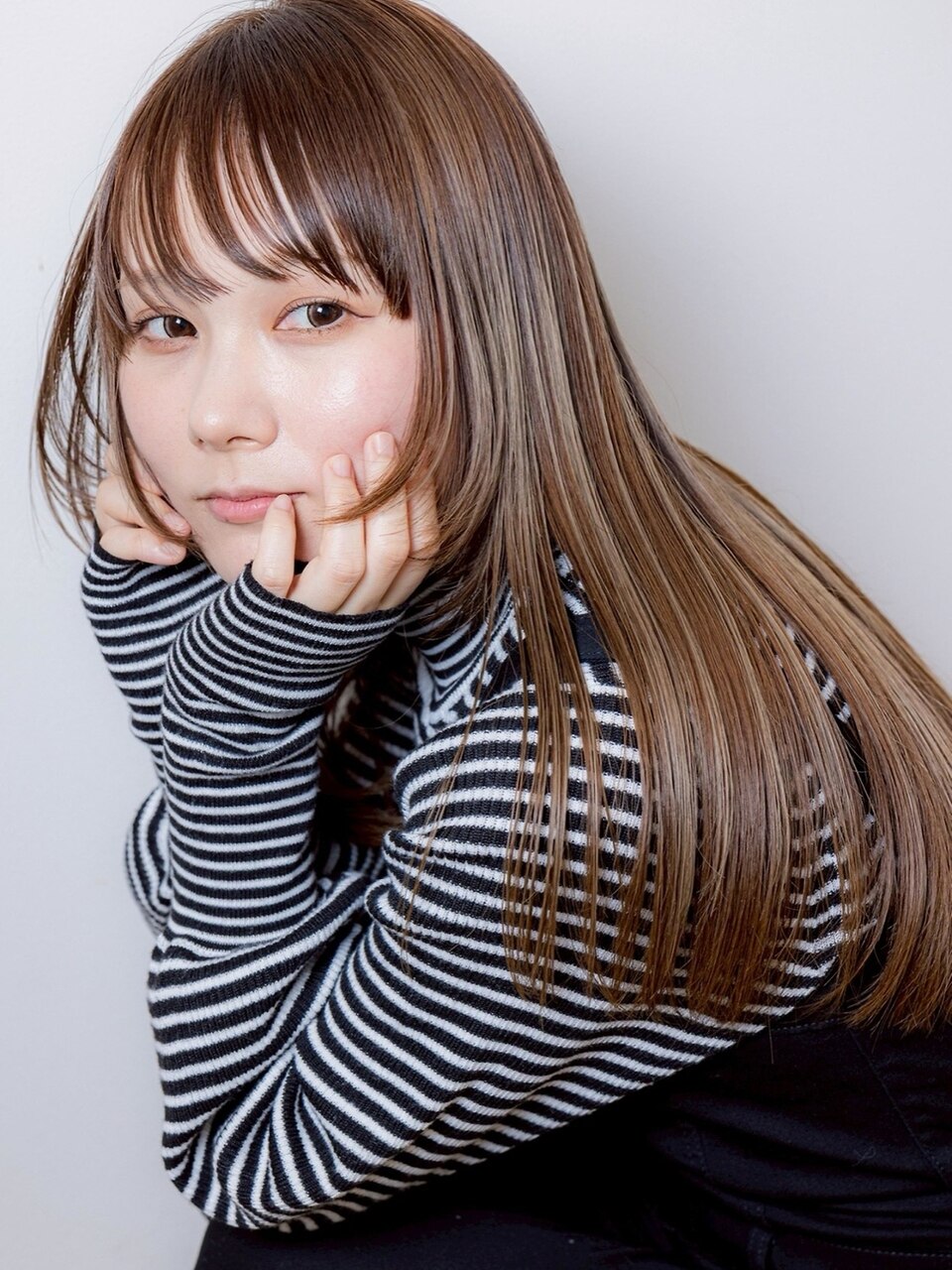 ナチュラルストレート＆透明感ブラウンカラー