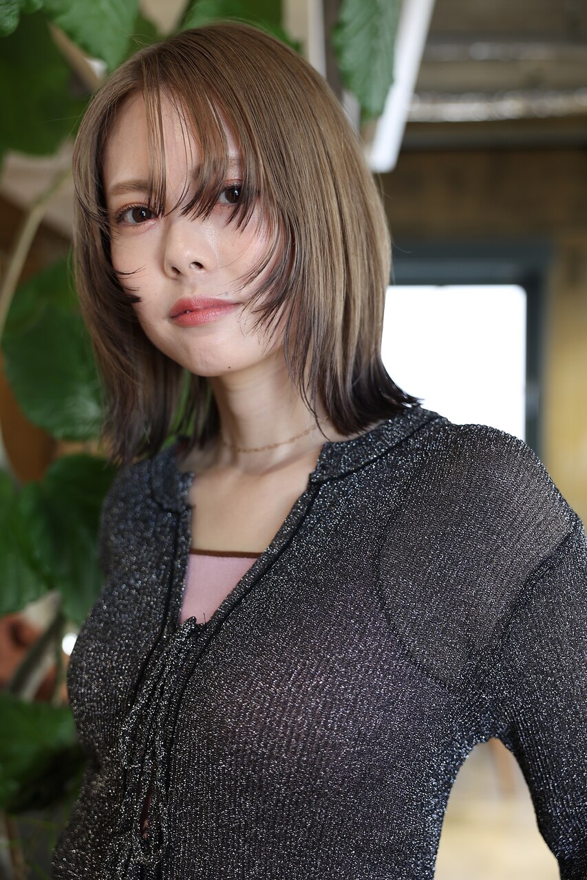 【顔まわりレイヤーボブ×ベージュ裾カラー】