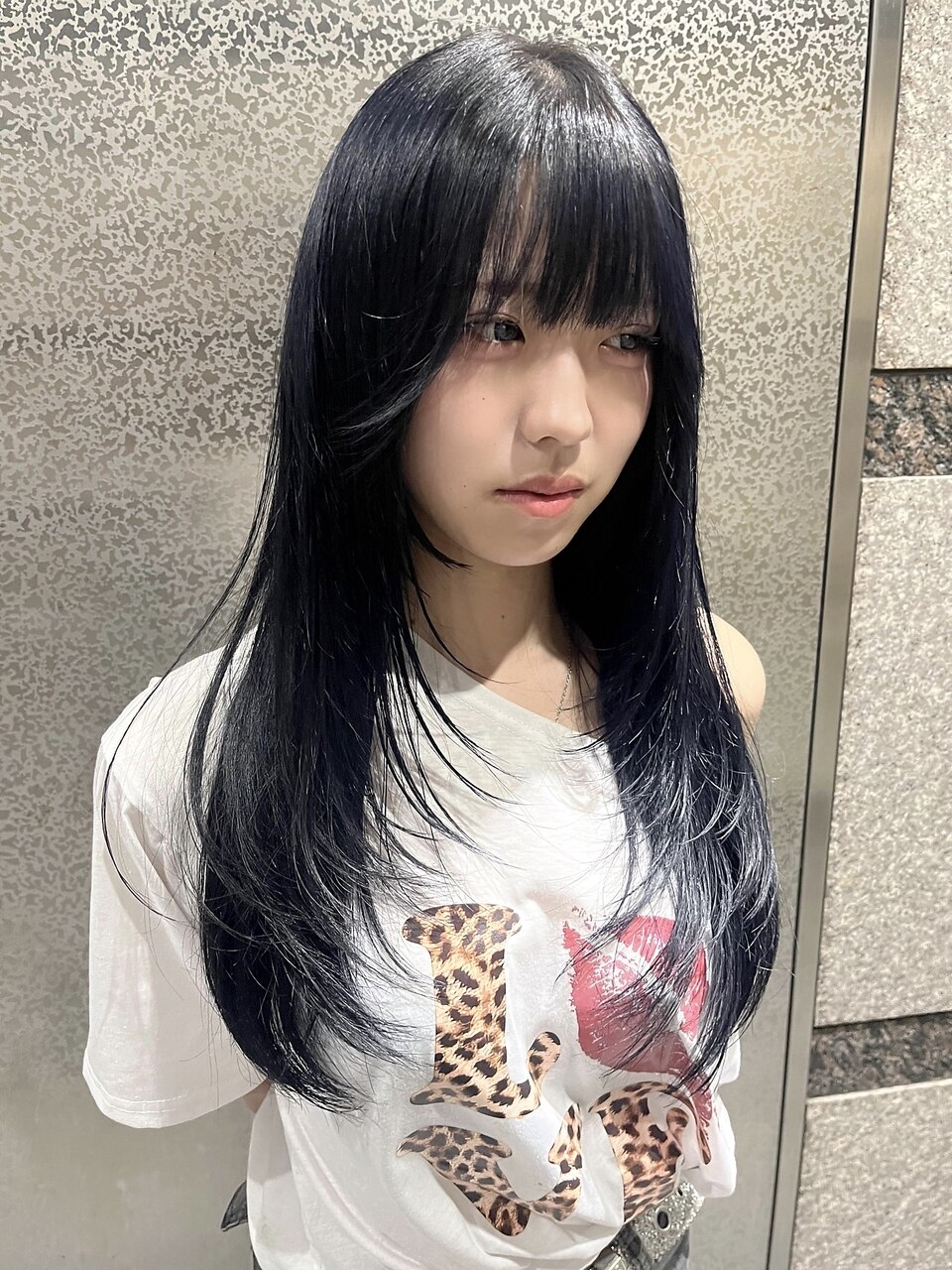 ストレートでも巻いても可愛くキマるレイヤー×アッシュブラック