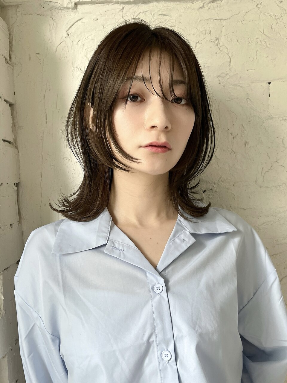 シースルーバングのくびれ外ハネレイヤーボブ