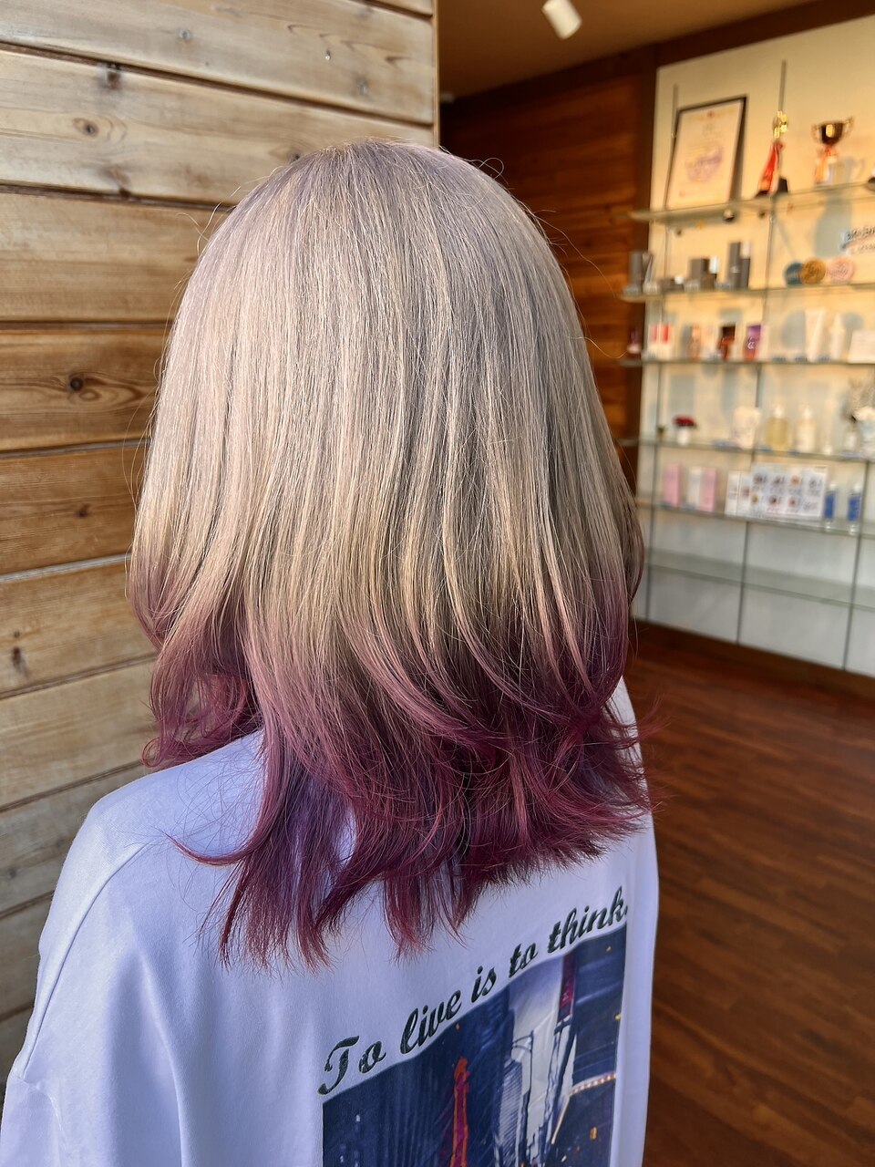 ミルクティベージュ　ボルドーカラー