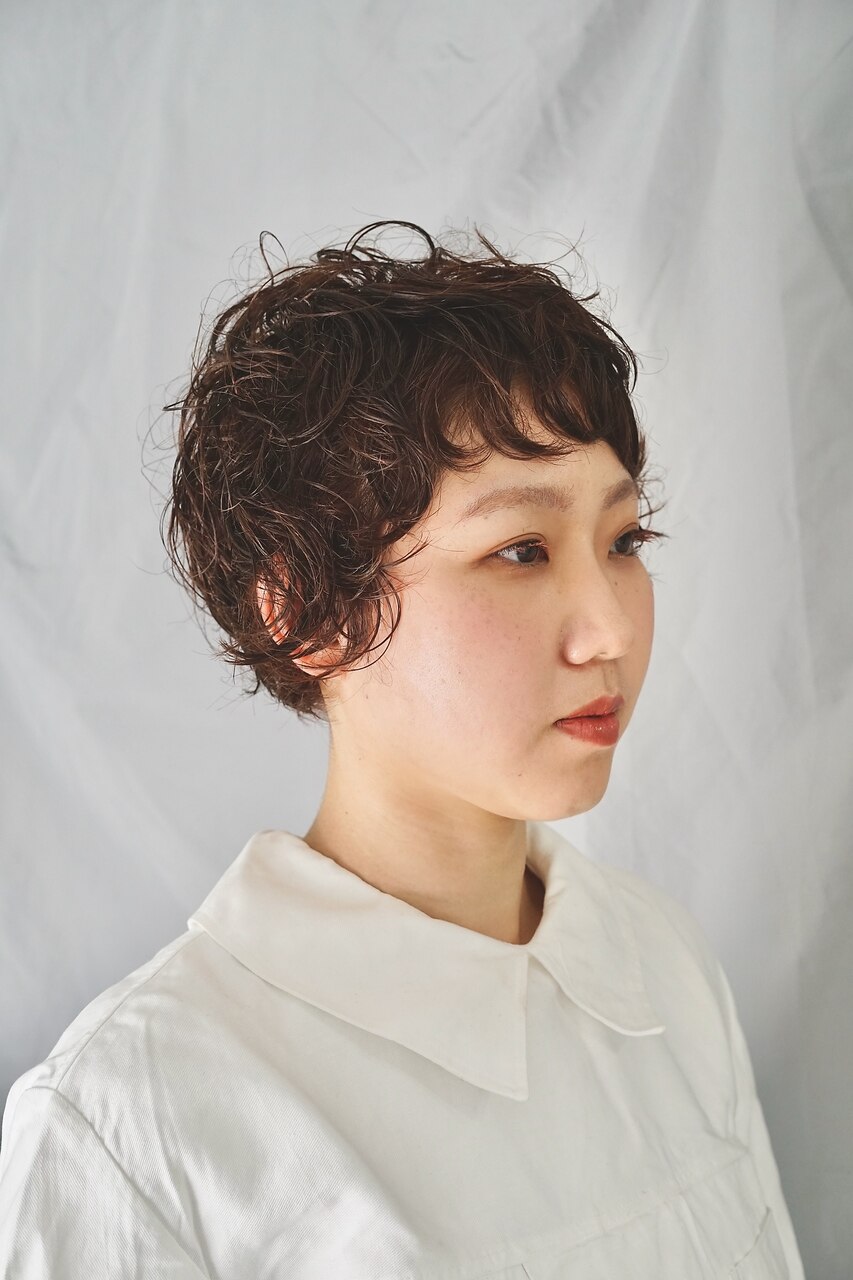 外国人風カーリーショートヘア