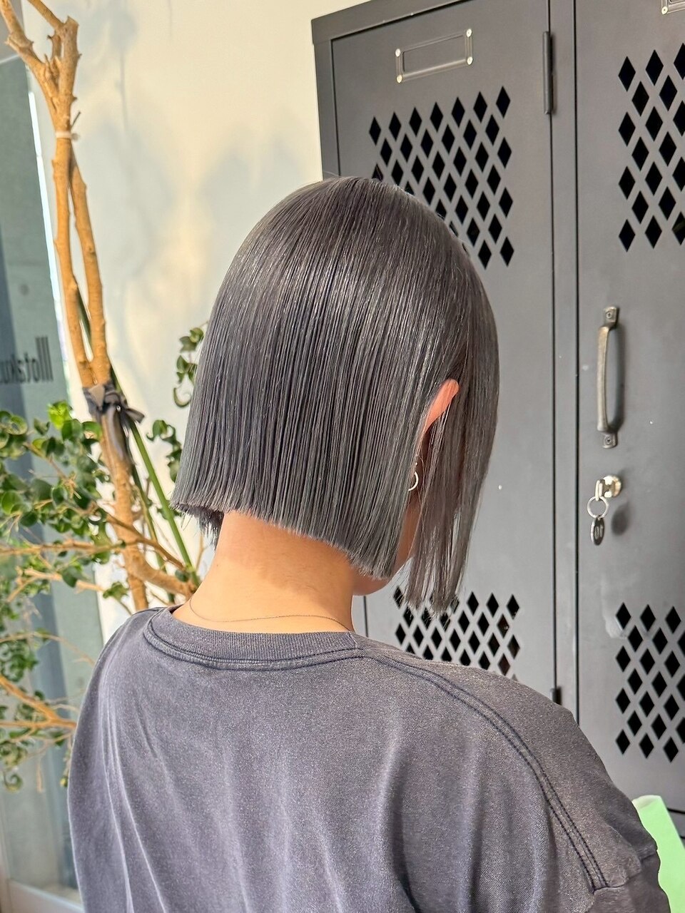 ダークグレー透明感カラーアッシュグレージュダブルカラーボブ