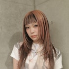 筋感のあるデザインカラーとレイヤーカット