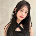 ハイレイヤーとシークルーバングで透け感トレンドヘアー