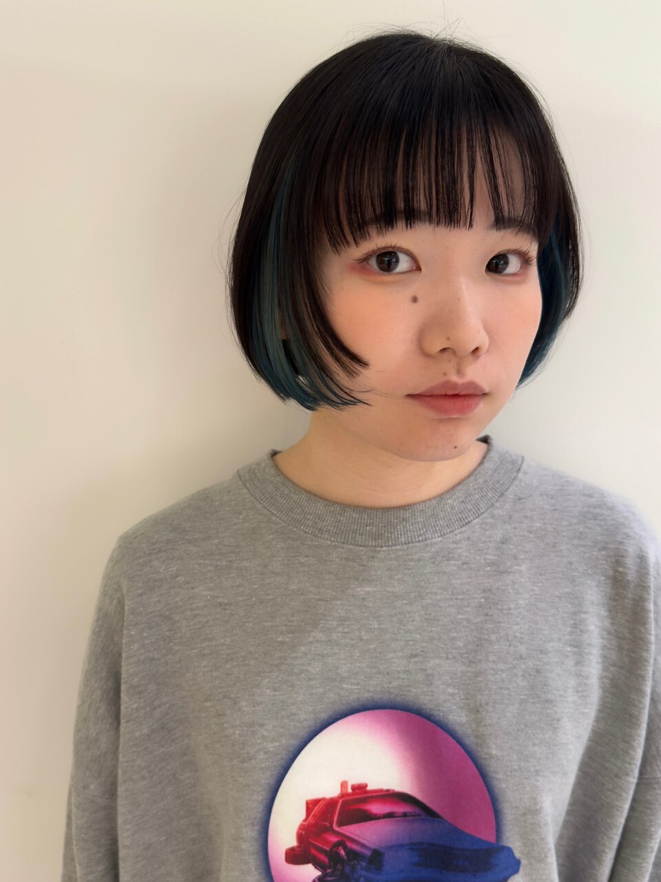 耳かけで変わる表情◎ブルーインナーボブ