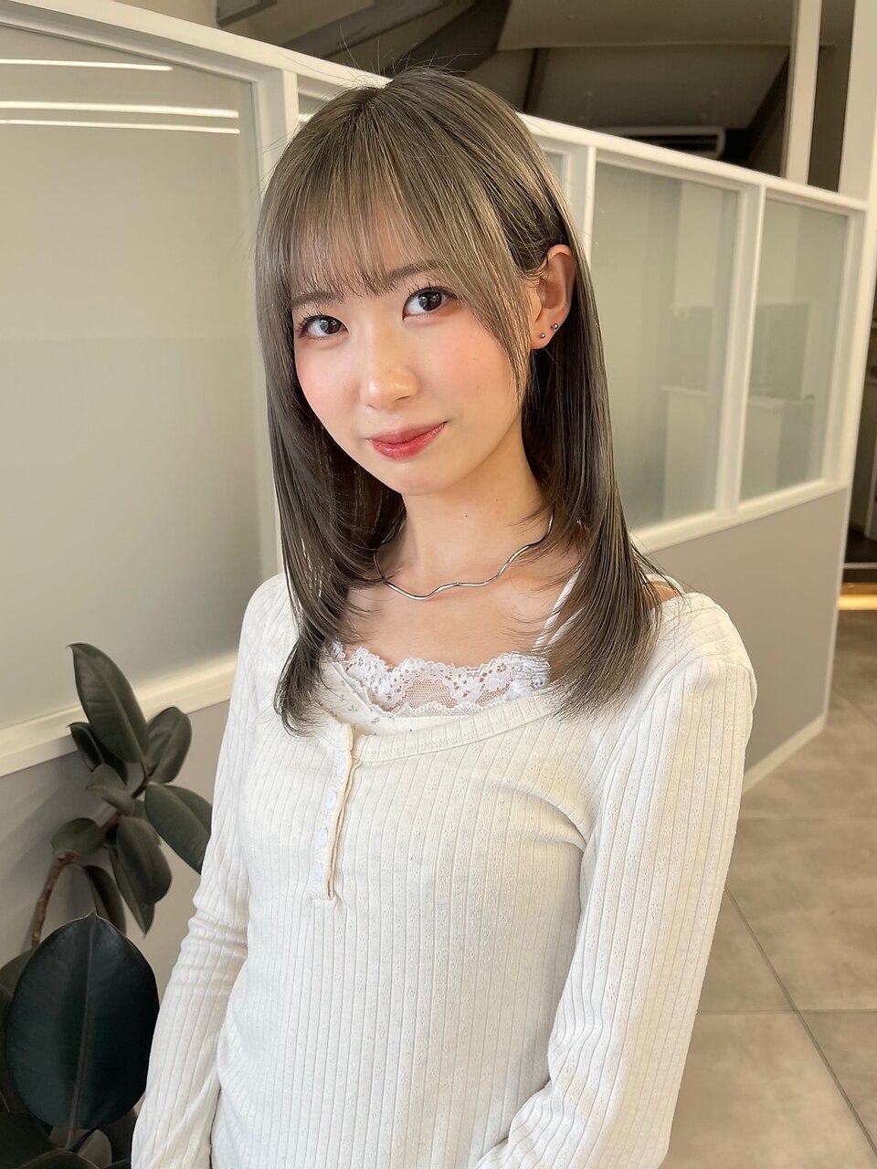 ブリーチハイトーンオリーブベージュミディアムレイヤー透明感