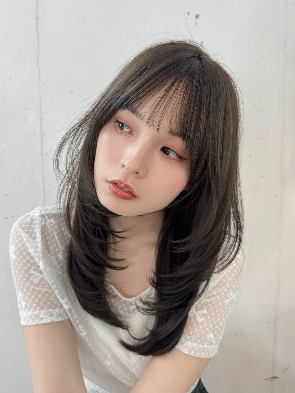 黒髪/レイヤーカット/韓国ヘア/小顔/前髪長め/オリーブグレー