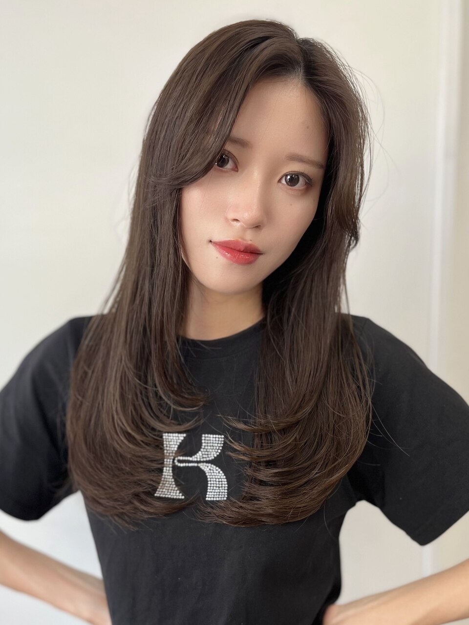 ミディアムレイヤーカット韓国暗髪ワンカールヘア小顔イメチェン