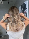 バレイヤージュカラー　ミルクティーブロンド　レイヤーカット