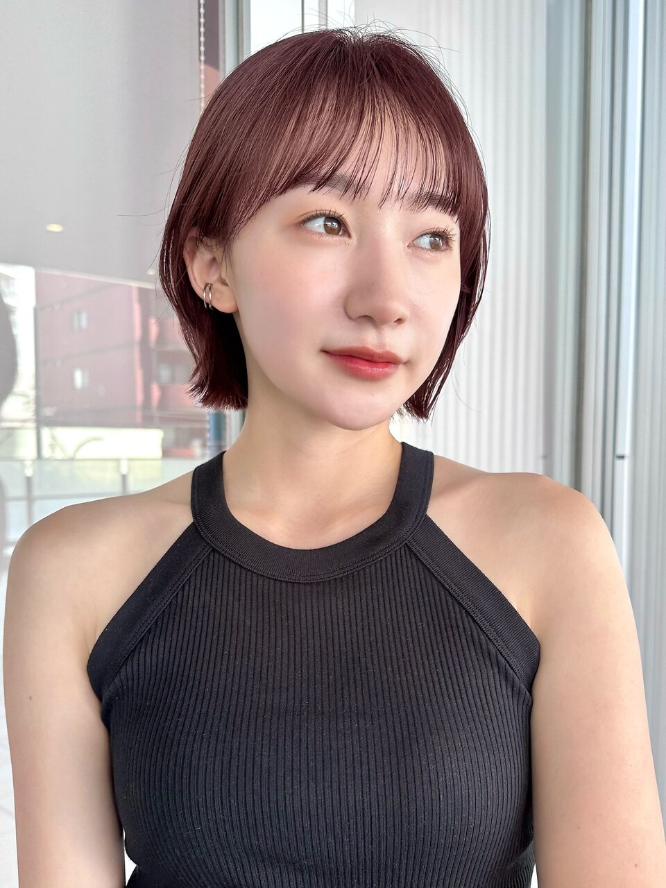 切りっぱなしボブ ワイドバング ブリーチなし ピンクブラウン