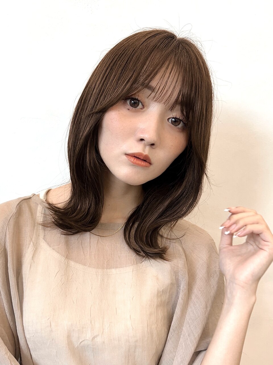【肌なじみ◎外ハネくびれミディアムレイヤー】
