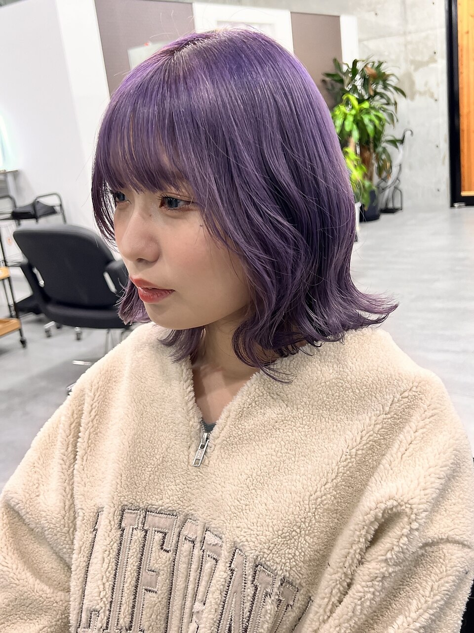 パープルってどんな髪色？6種の紫カラー見本やブリーチの必要性を