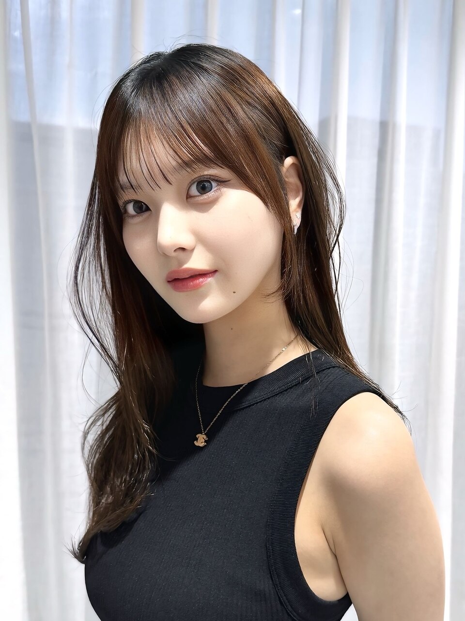 韓国ヘアレイヤーカット薄め前髪顔周りロングレイヤー