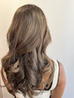 くせ毛を活かすロングレイヤー　ミルクティーベージュ