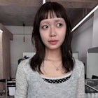 ミディアムストレート/オン眉/前髪みじかめ