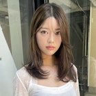 ミディアムレイヤーカット/オリーブベージュ