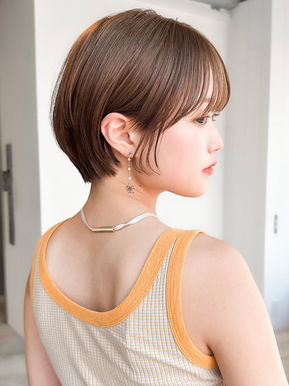 おくれ毛ショート暗めカラー前髪カットショート_F21055