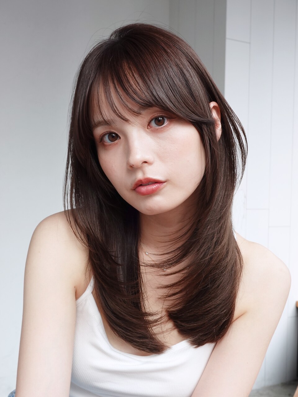 ロンググレージュ暗めカラー韓国ヘア顔周りレイヤー_F21132