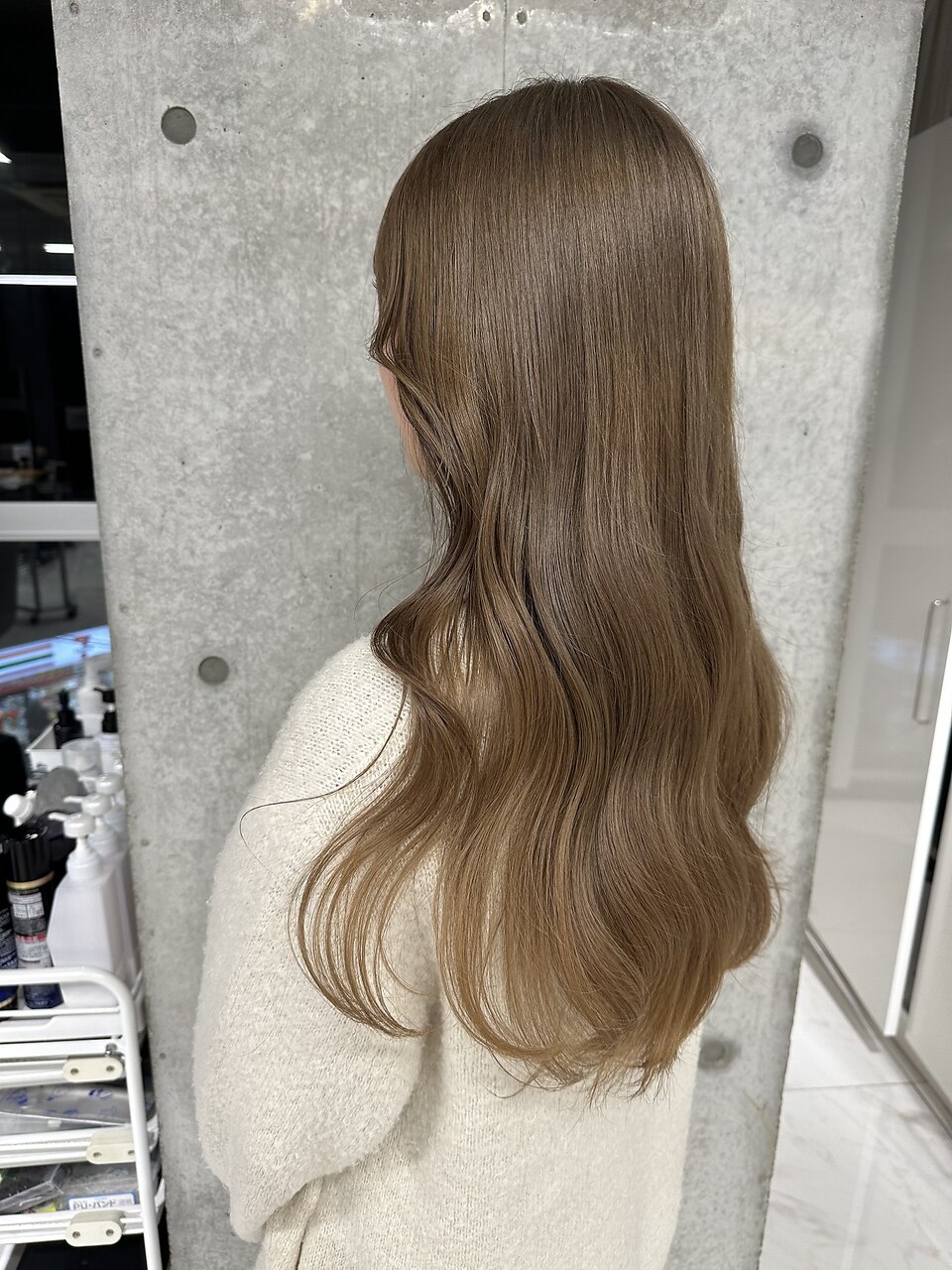 ミルクティーベージュってどんな髪色？ブリーチ有無の違いとヘアカラー