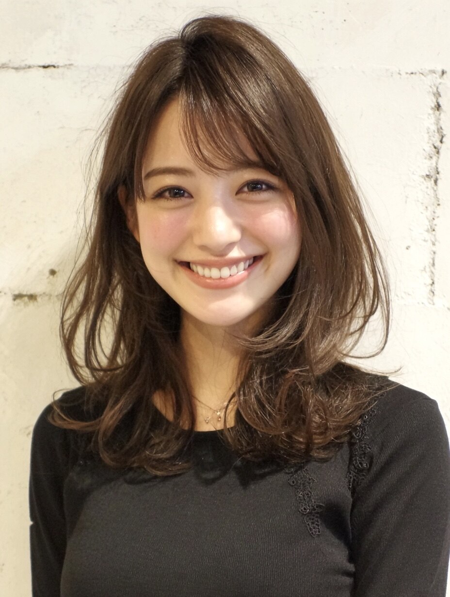 顔周りレイヤーミディアム　コテ巻き　大人くびれヘア