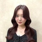 小顔に見せるヘア/黒髪/クラゲヘア/ワインレッド/レイヤー