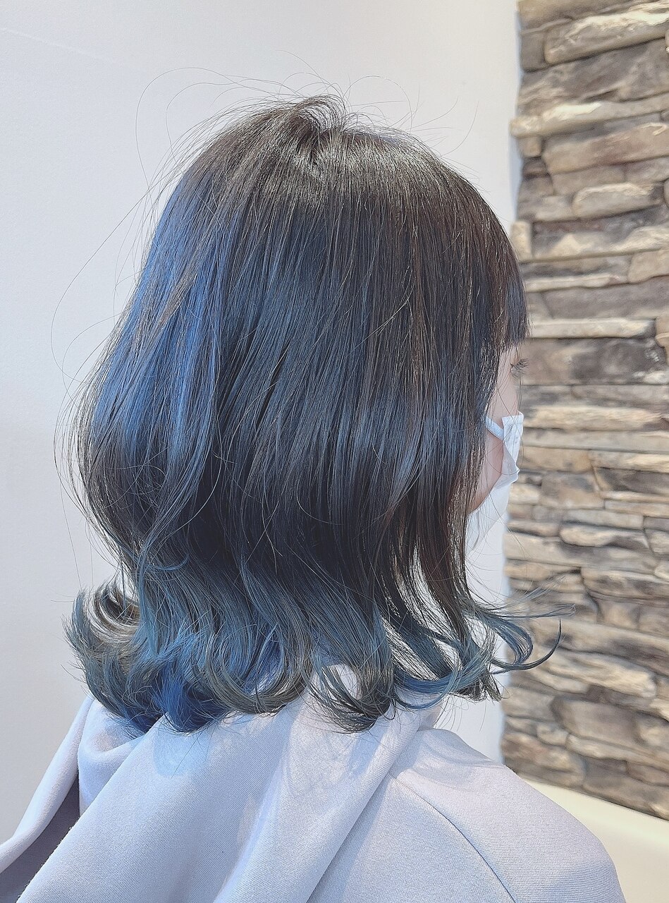 外ハネミディアム＋インナーブルーアッシュ