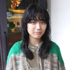 秋冬にピッタリなボリュームを残したミディアムパーマ