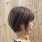 自然に馴染む白髪ぼかしショートボブ