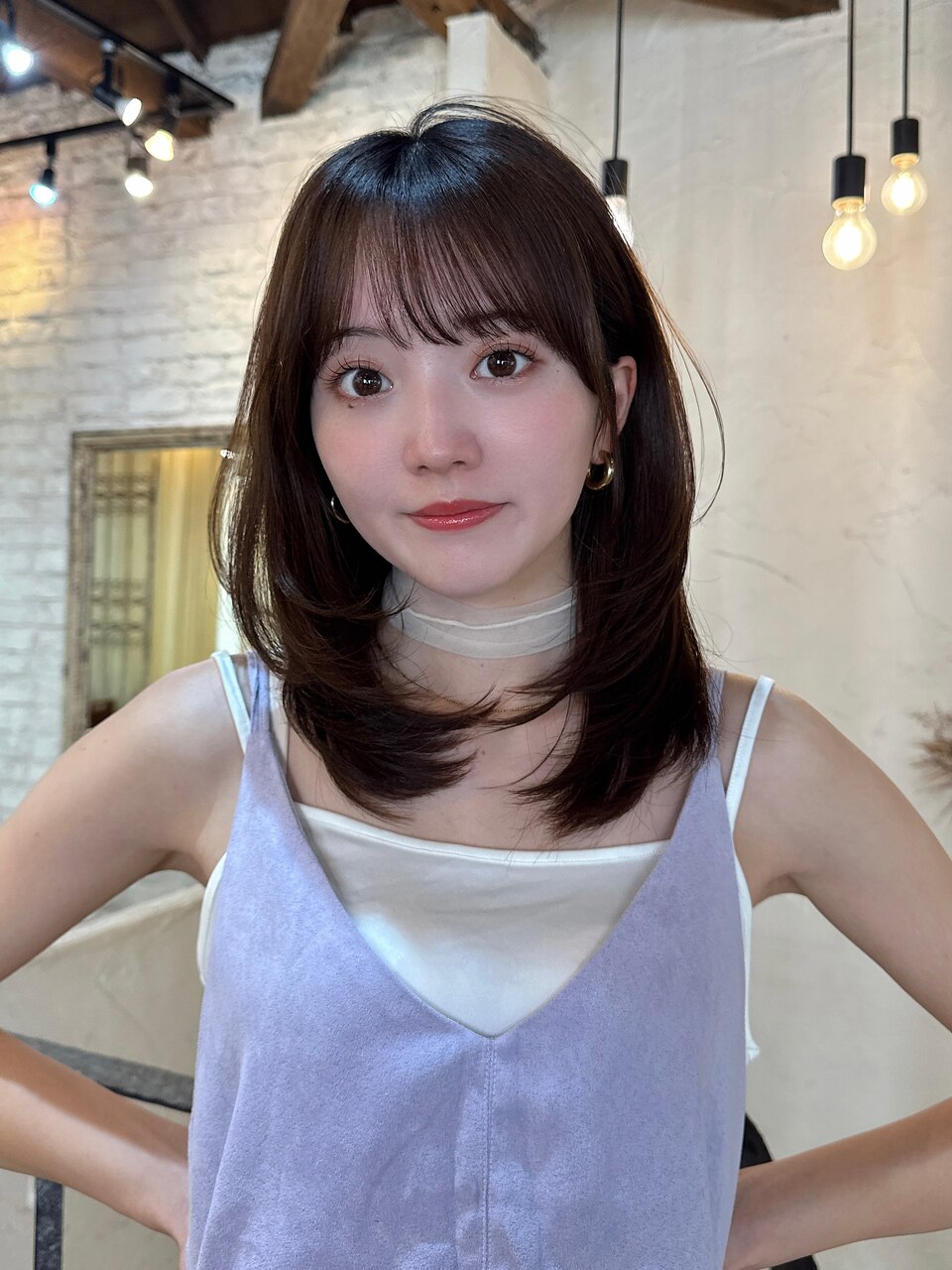 ふとした瞬間も可愛いミディアムレイヤー