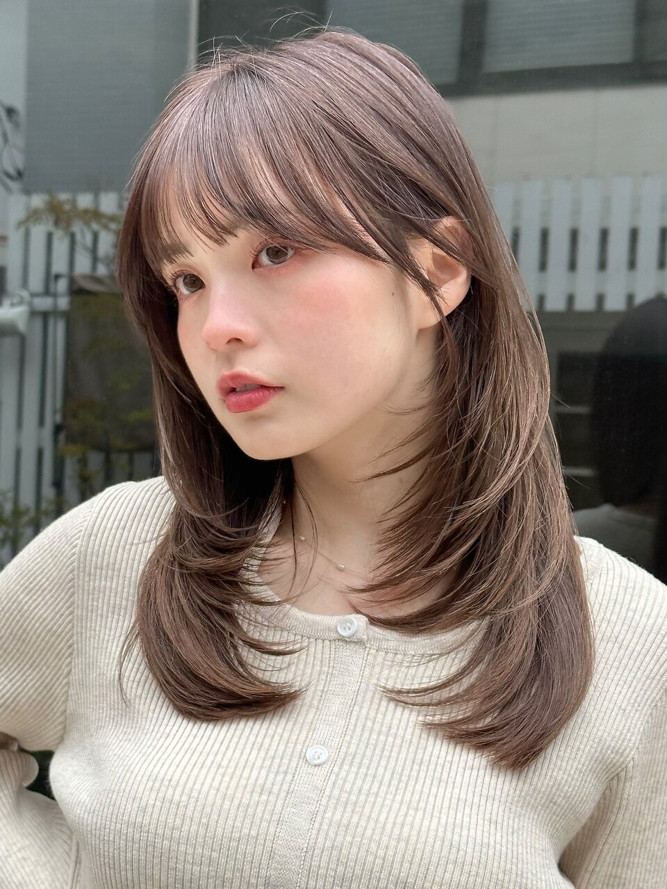 耳掛け可愛い美髪ミディアムレイヤーカット小顔顔周りレイヤー